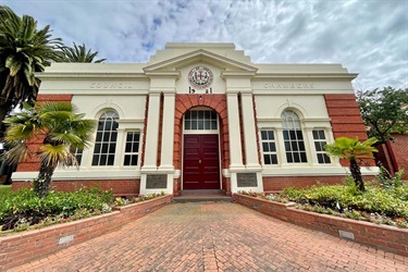 Oakleigh Chambers Front