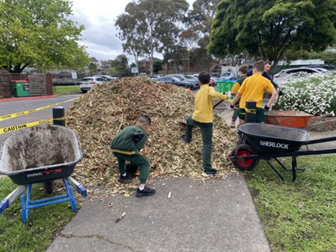 Mulching - Highvale Primary School