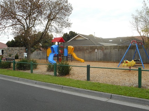 Schoolhall Street Reserve playground